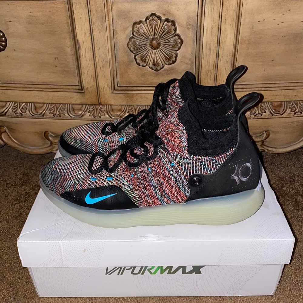 Men's Nike Zoom KD 11 (size 10)